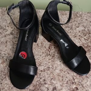 Woman open sandals with nice 3.4 inch heels. Used only once leather upper .black